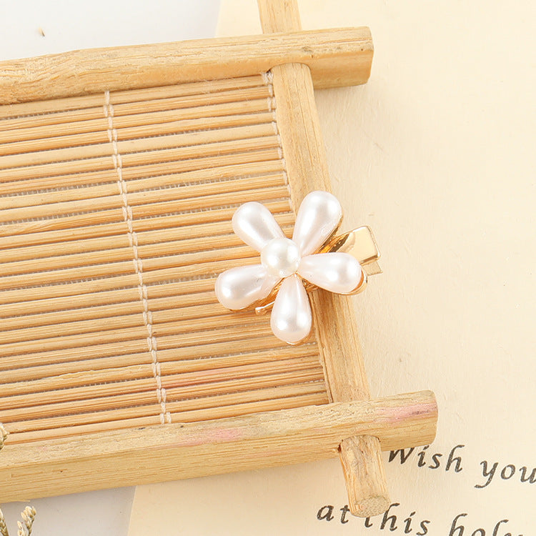 Slip-On Pearl Bow Hair Clip – Elegant Women’s Hair Accessory